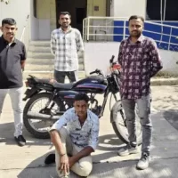 ચોરાઉ બાઈક સાથે ઝડપતી વાંકાનેર સીટી પોલીસ
