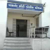પવનચકીનુ પાખડુ વહન કરનારા બે પીધેલ પકડાયા