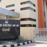 રોડની ખરાબ હાલત અંગે સભા ગજવતાં વાંકાનેરના સદસ્યો