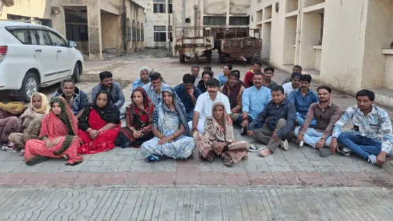 મહીકા આપઘાત પ્રકરણ: કોળી આગેવાનો ધરણા પર