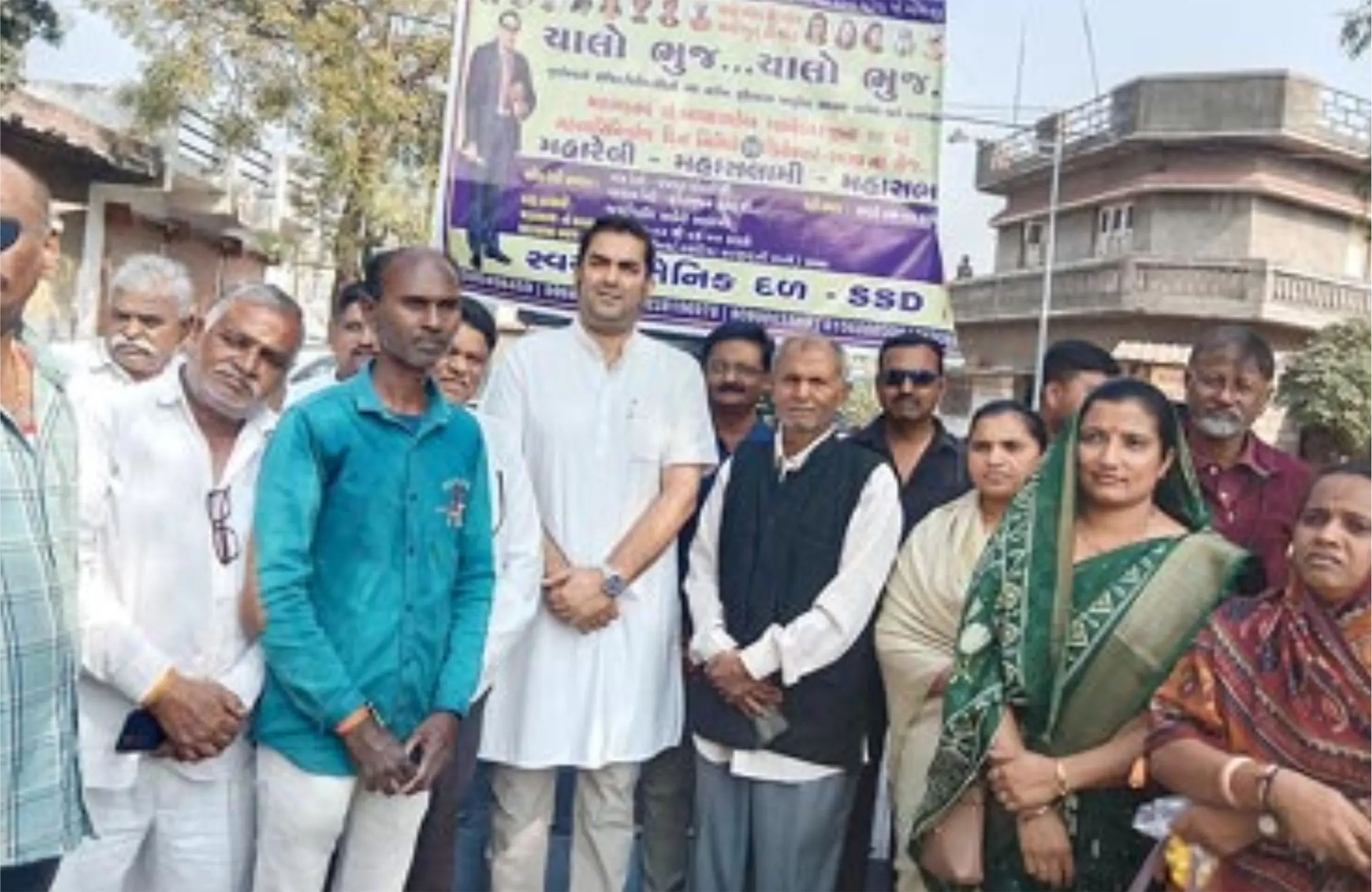 બંધારણ દિવસે બંધારણ ઘડવૈયાની પ્રતિમાનું સન્માન