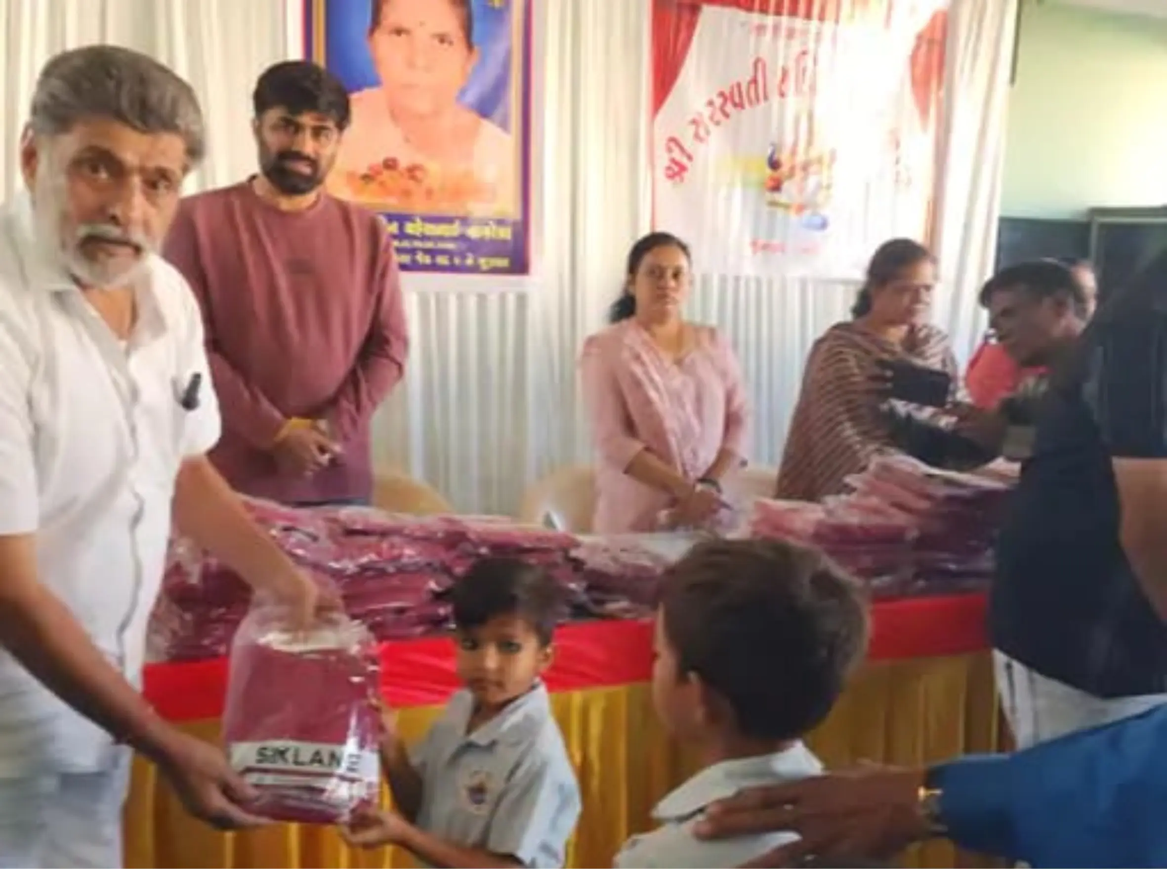 નગરસેવક જીગ્નેશ નાગ્રેચાનું માતાની પુણ્યતિથિએ સેવાકાર્ય