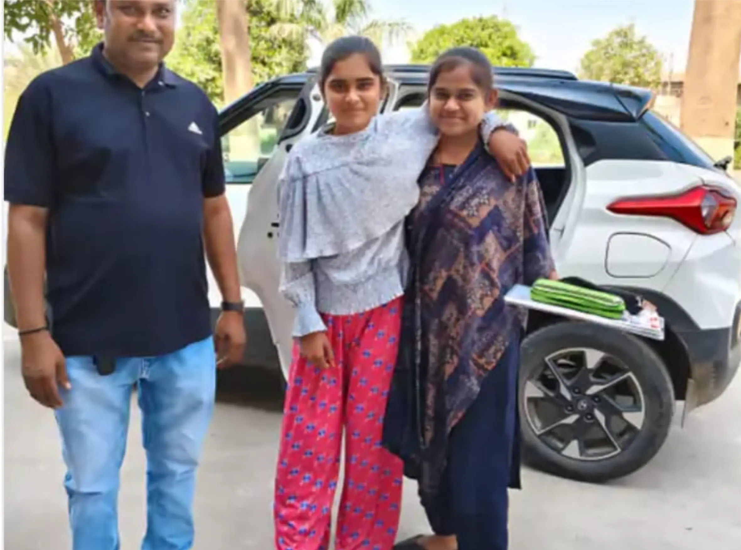 પગમાં ફ્રેકચર છતાં પરીક્ષા આપતી રૂપાવટીની પ્રિયંકા