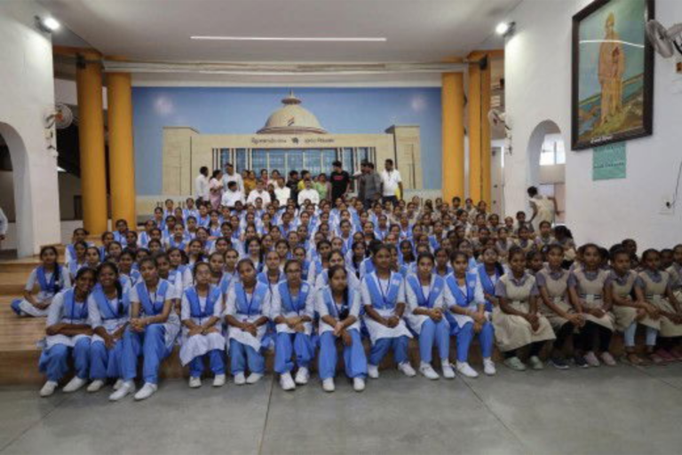 ધારાસભ્યે શાળાની દીકરીઓને વિધાનસભાની મુલાકાત કરાવી