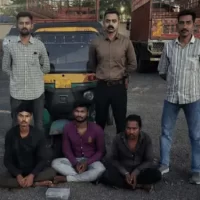 પેસેન્જરના ખિસ્સામાંથી રૂપિયા સેરવી લેનારા ઝબ્બે