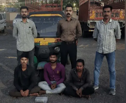 પેસેન્જરના ખિસ્સામાંથી રૂપિયા સેરવી લેનારા ઝબ્બે