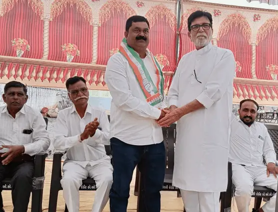 વાંકાનેર ભાજપ પુર્વ પ્રમુખ કોંગ્રેસમાં જોડાયા