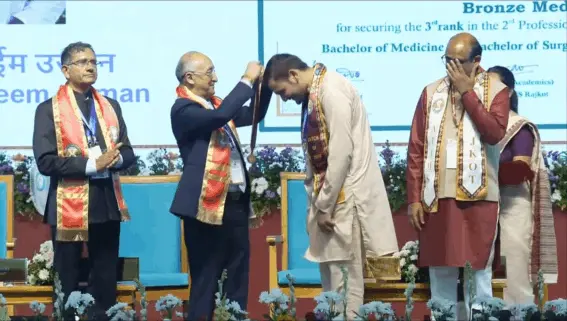 રાજકોટ એઇમ્સના પ્રથમ દીક્ષાંત સમારોહમાં MBBS ની પદવી