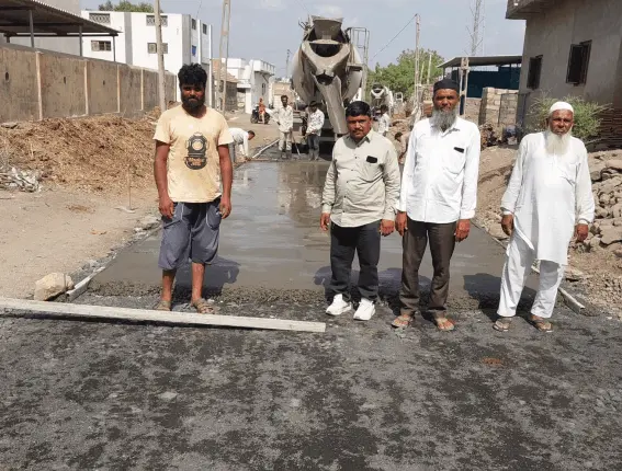 કોઠારીયામાં બની રહ્યો છે સી સી રોડ