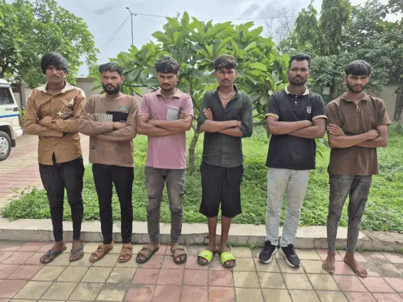 ધાડ પાડવાની તેમની યોજના અધૂરી રહી